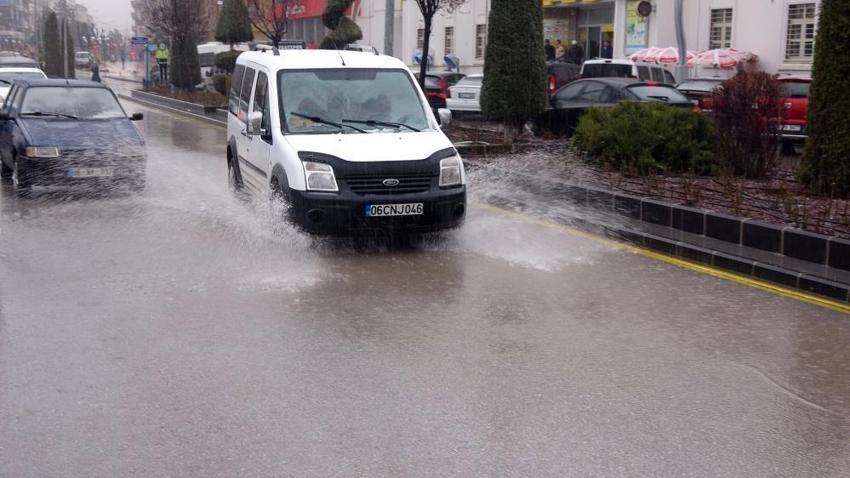 Son dakika hava durumu sürprizi! 49 il için uyarı verildi: Sel ve su taşkınına dikkat