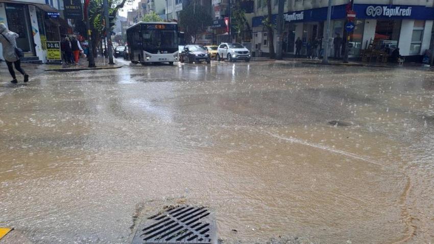 Son dakika hava durumu sürprizi! 49 il için uyarı verildi: Sel ve su taşkınına dikkat