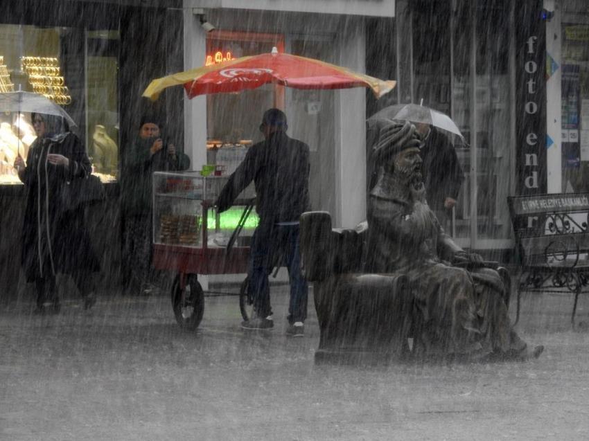 Son dakika hava durumu sürprizi! 49 il için uyarı verildi: Sel ve su taşkınına dikkat