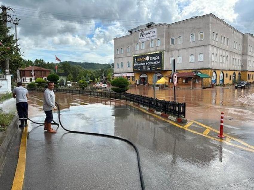 Karadeniz'i sel vurdu, son dakika uyarılar art arda geldi! Bakanlar sel bölgesindeki son durumu açıkladı
