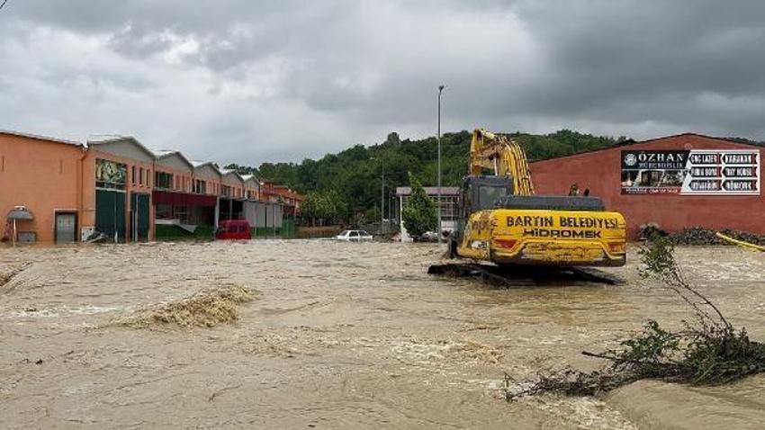Karadeniz'i sel vurdu, son dakika uyarılar art arda geldi! Bakanlar sel bölgesindeki son durumu açıkladı