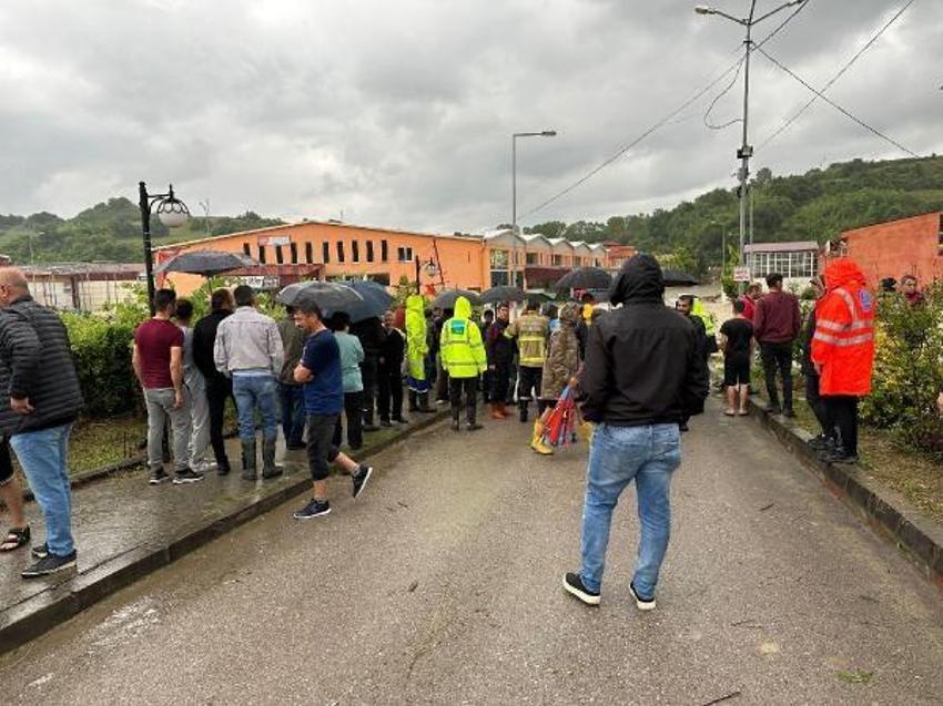 Karadeniz'i sel vurdu, son dakika uyarılar art arda geldi! Bakanlar sel bölgesindeki son durumu açıkladı