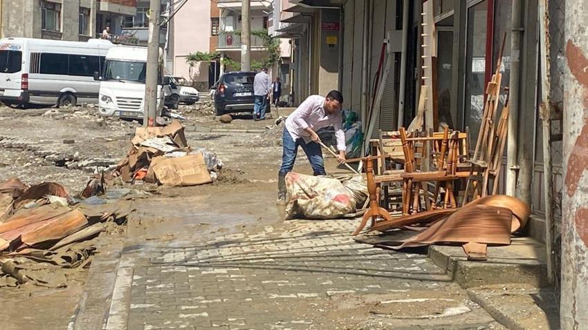 Karadeniz'i sel vurdu, son dakika uyarılar art arda geldi! Bakanlar sel bölgesindeki son durumu açıkladı