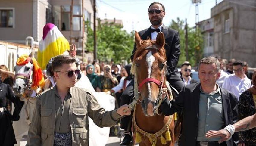 Aşiret düğününde dudak uçuklatan takı! 15 kişi tam 4 saatte sayabildi