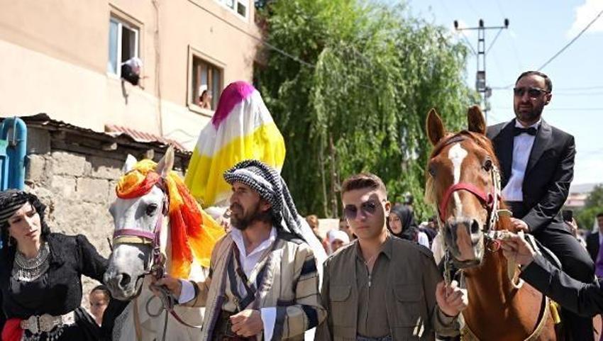 Aşiret düğününde dudak uçuklatan takı! 15 kişi tam 4 saatte sayabildi