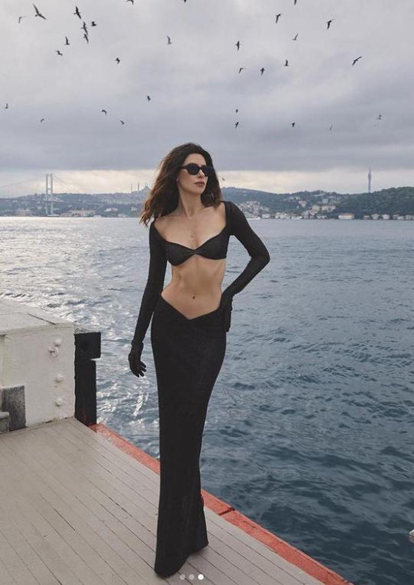 Nesrin Cavadzade'nin transparan kıyafeti olay oldu! Galaya damga vurdu