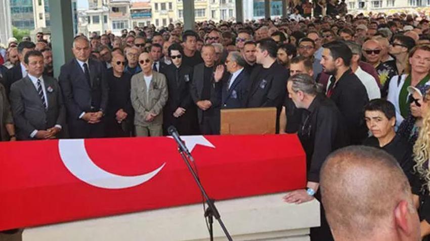Usta sanatçı Özkan Uğur son yolculuğuna uğurlandı!