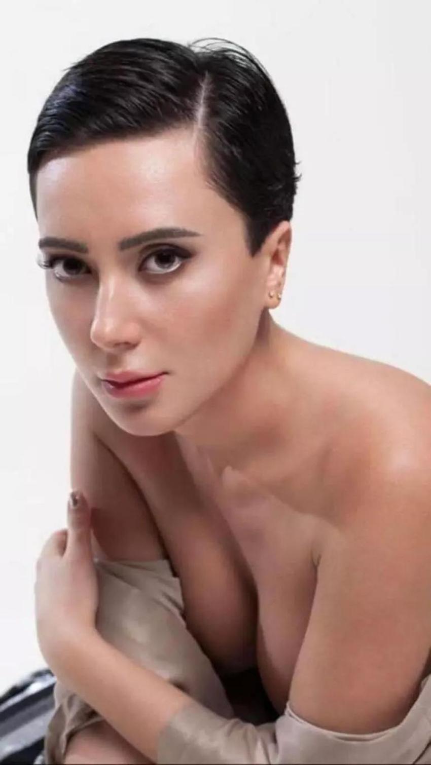 Tuğba Ünal şoke etti! Çiğnediği sakızı 30 bin TL'ye sattı!