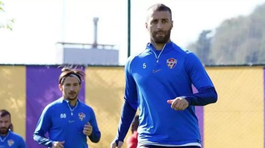 İbrahim Üzülmez'den Alpaslan Öztürk'e olay sözler: Saha kenarına tuvaletini yapardı