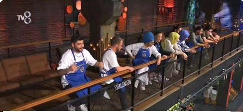 MasterChef All Star'da güldüren anlar... Balkonda uyuyan Sergen'i Mehmet Şef böyle uyandırdı!