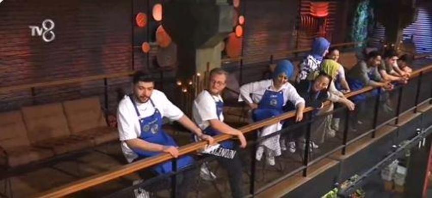 MasterChef All Star'da güldüren anlar... Balkonda uyuyan Sergen'i Mehmet Şef böyle uyandırdı!