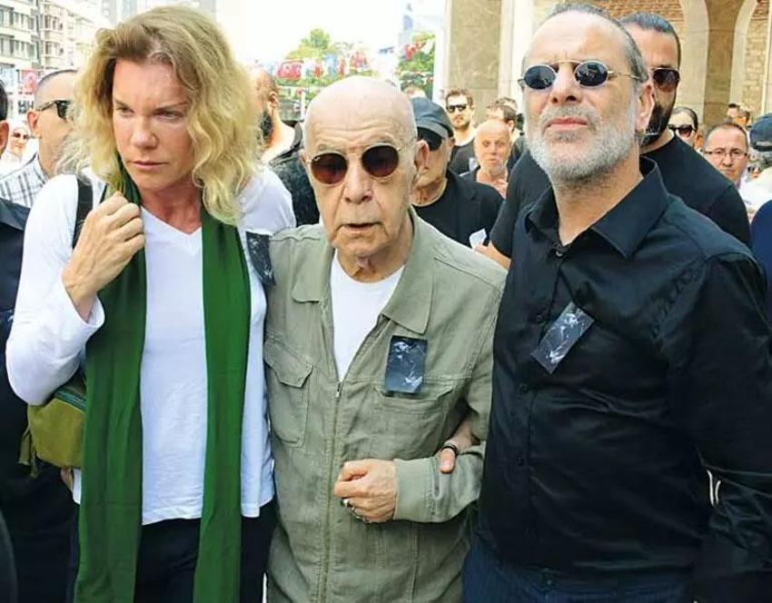 Ünlü sanatçı Özkan Uğur'a hüzünlü veda! Oğlu Alişan Uğur: Hayatının son yıllarını doyasıya yaşadı