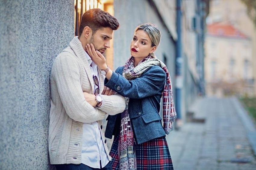 Aşkı bulmak zor olabilir! Bekar arkadaşlarınıza söylememeniz gereken 7 şey