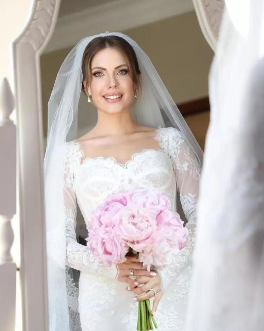 Eda Ece'nin evlilik teklifi sosyal medyayı ikiye böldü! 'Bu teklife evlenmezdim'