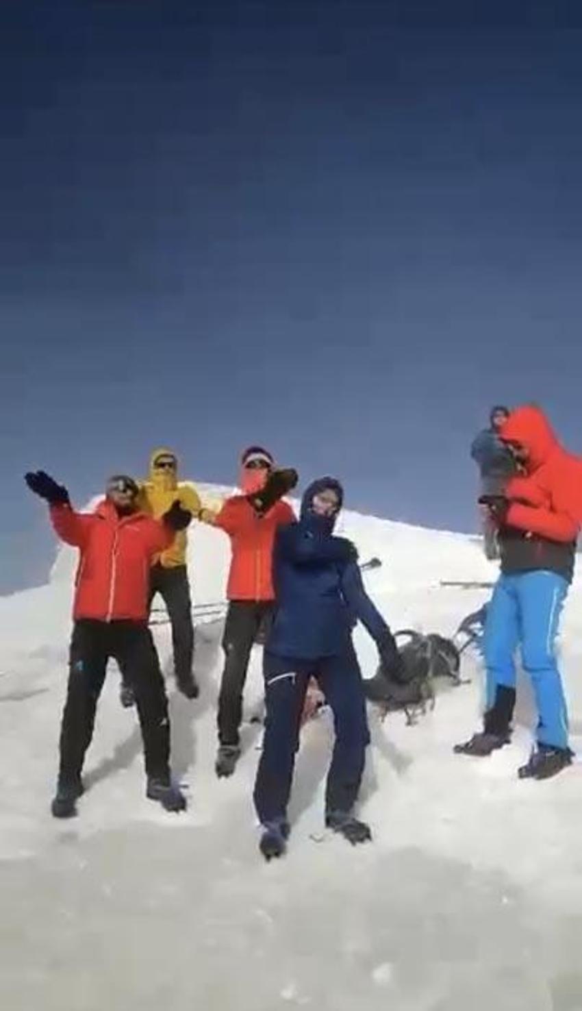 Temmuz ortasında dondurucu soğuk! Eksi 35 derecede dans ettiler