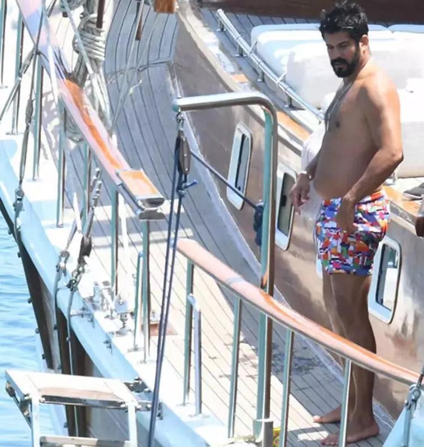 Fahriye Evcen eski formuna döndü! Bikinili görüntülendi