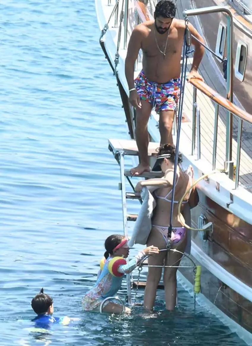 Fahriye Evcen eski formuna döndü! Bikinili görüntülendi