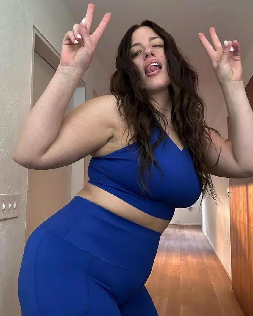 Ashley Graham mayokinili pozuyla nefes kesti!