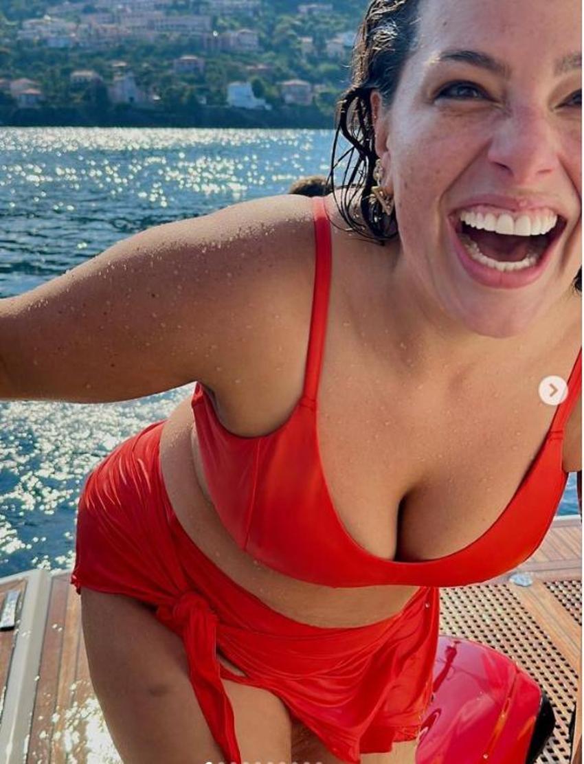 Ashley Graham mayokinili pozuyla nefes kesti!