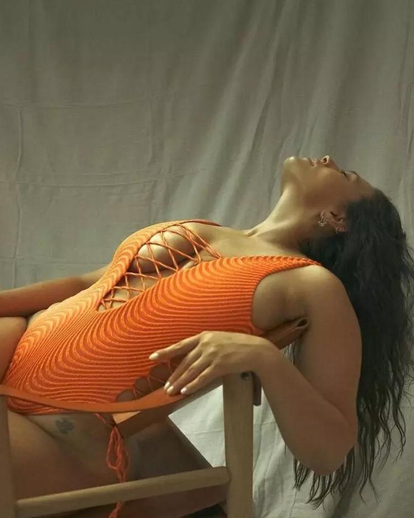 Ashley Graham mayokinili pozuyla nefes kesti!