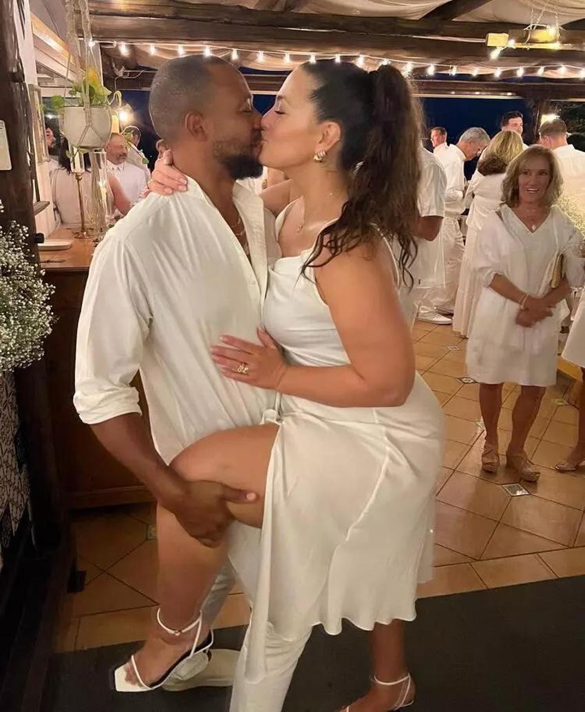 Ashley Graham mayokinili pozuyla nefes kesti!