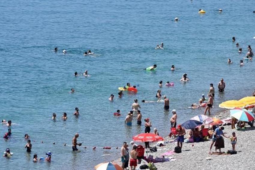 Ege ve Akdeniz’de termometreler 45 dereceyi gösterdi! Uzman sıcak çarpmasına karşı uyardı