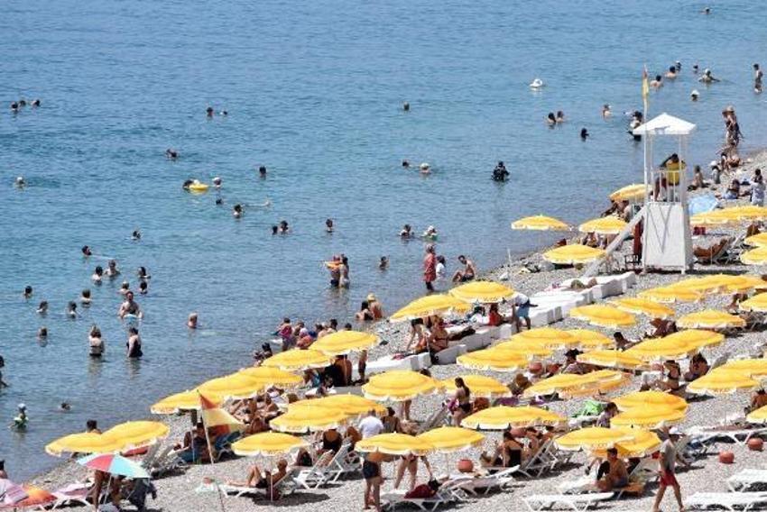 Ege ve Akdeniz’de termometreler 45 dereceyi gösterdi! Uzman sıcak çarpmasına karşı uyardı