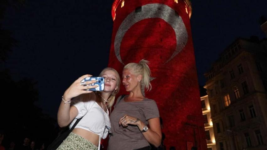 Galata Kulesi’nde 15 Temmuz fotoğraf sergisi! "Her biri çok anlamlı binlerce kare"