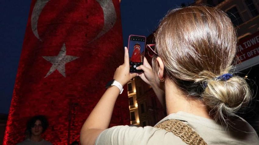Galata Kulesi’nde 15 Temmuz fotoğraf sergisi! "Her biri çok anlamlı binlerce kare"