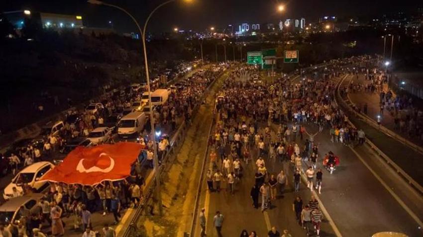 15 Temmuz gecesi ölümü göze aldılar: Ayağındaki alçıayı çıkarıp tankların üstüne yürüdü