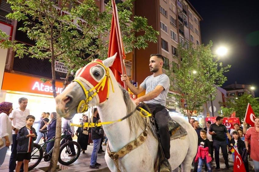 Tüm Türkiye'de "15 Temmuz"a özel etkinlik ve gösteriler düzenlendi