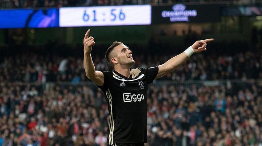 Fenerbahçe transfer bombasını patlatıyor! Ajax'ın yıldız ismi İstanbul'a geldi