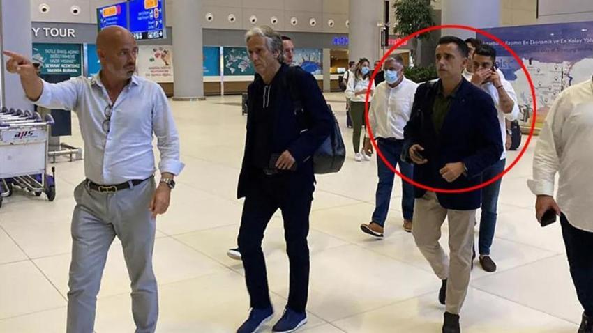 Ali Koç Antonio Conte'nin kapı dışarı ettiği orta saha için özel uçak kaldırdı