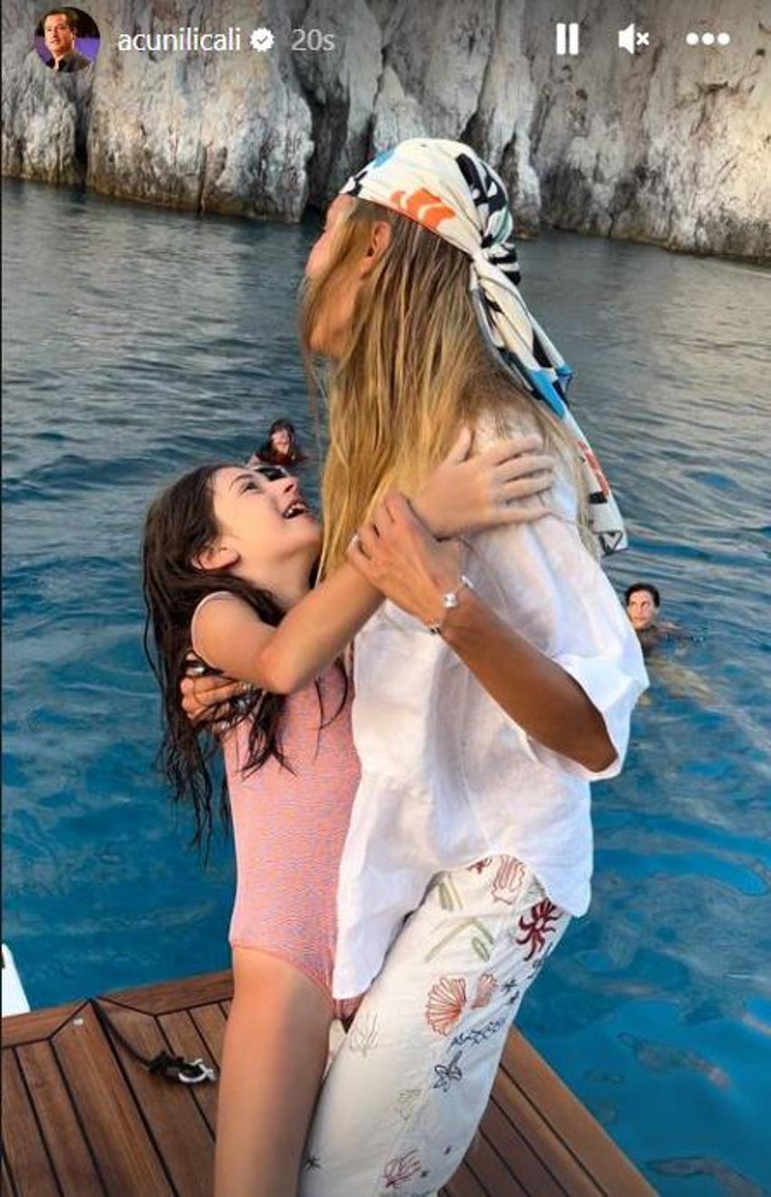 Acun Ilıcalı sevgilisi Çağla Altunkaya ve kızı Melisa'nın eğlenceli pozlarını paylaştı!
