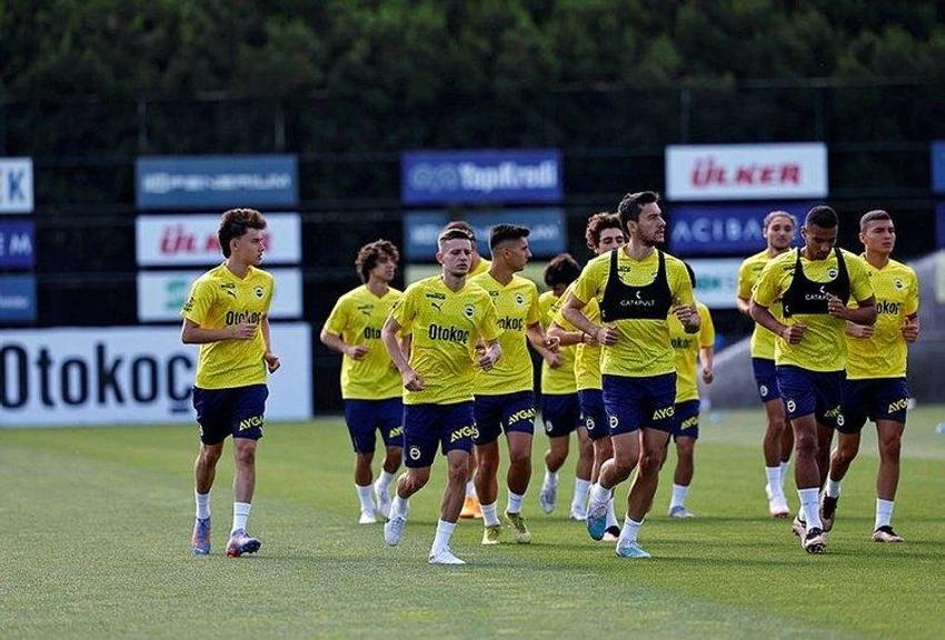 Geldi Galatasaray'la masaya oturdu sonra Fenerbahçe'ye imza atmak için Ali Koç'la buluştu
