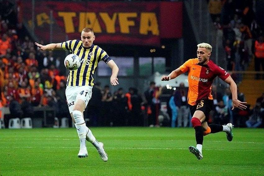 Geldi Galatasaray'la masaya oturdu sonra Fenerbahçe'ye imza atmak için Ali Koç'la buluştu