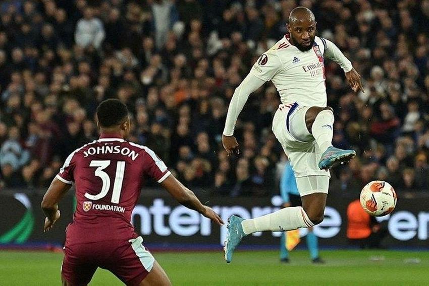 Geldi Galatasaray'la masaya oturdu sonra Fenerbahçe'ye imza atmak için Ali Koç'la buluştu