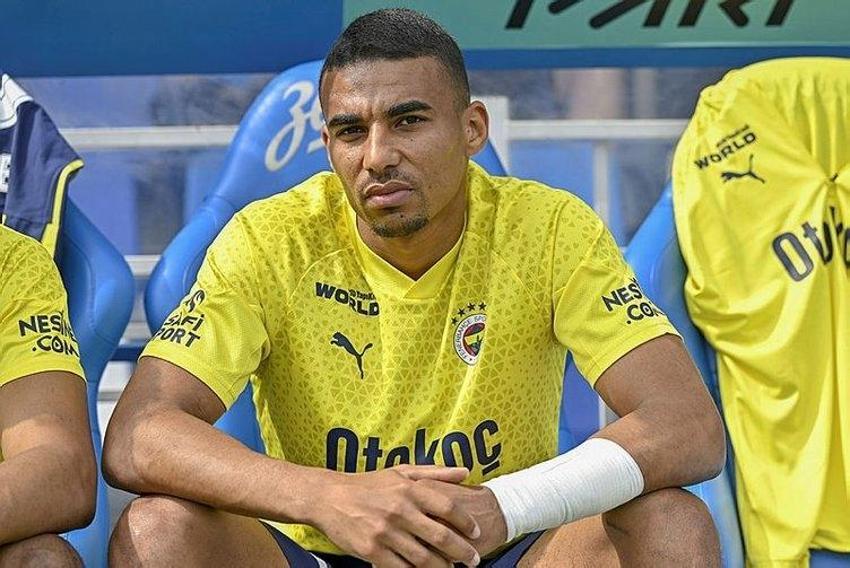 Geldi Galatasaray'la masaya oturdu sonra Fenerbahçe'ye imza atmak için Ali Koç'la buluştu