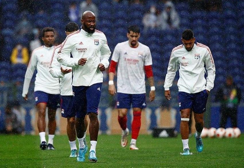 Geldi Galatasaray'la masaya oturdu sonra Fenerbahçe'ye imza atmak için Ali Koç'la buluştu
