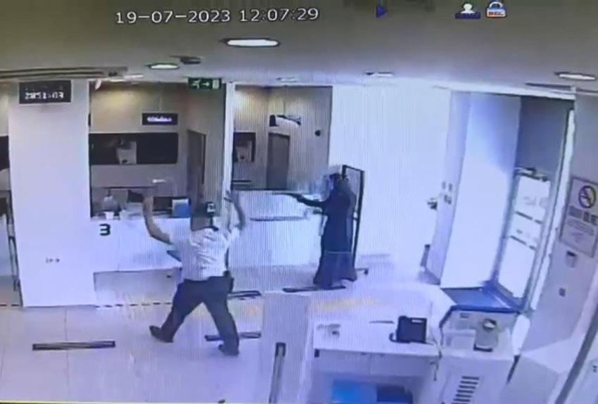 Bahçelievler'de inanılmaz anlar! Başörtü takarak kadın kıyafeti giyip bankayı soydu