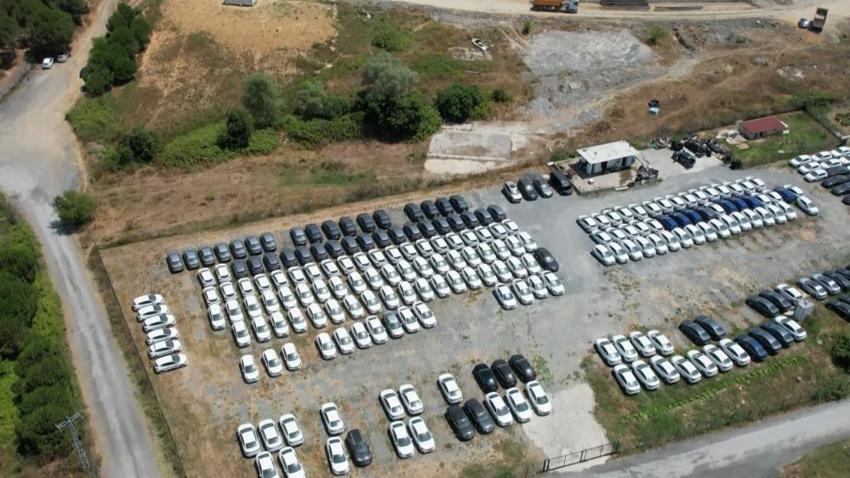 İstanbul'daki sıfır araba stokçuları görüntülendi! Ormana bile saklamışlar