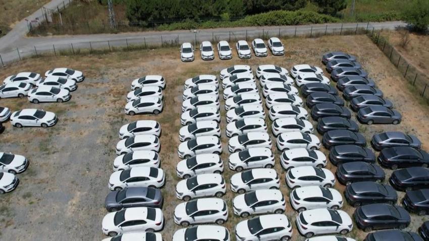İstanbul'daki sıfır araba stokçuları görüntülendi! Ormana bile saklamışlar