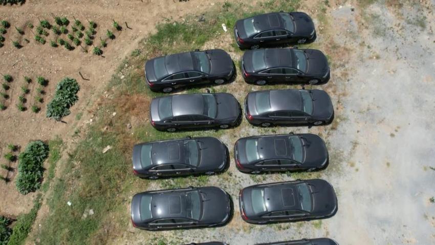 İstanbul'daki sıfır araba stokçuları görüntülendi! Ormana bile saklamışlar