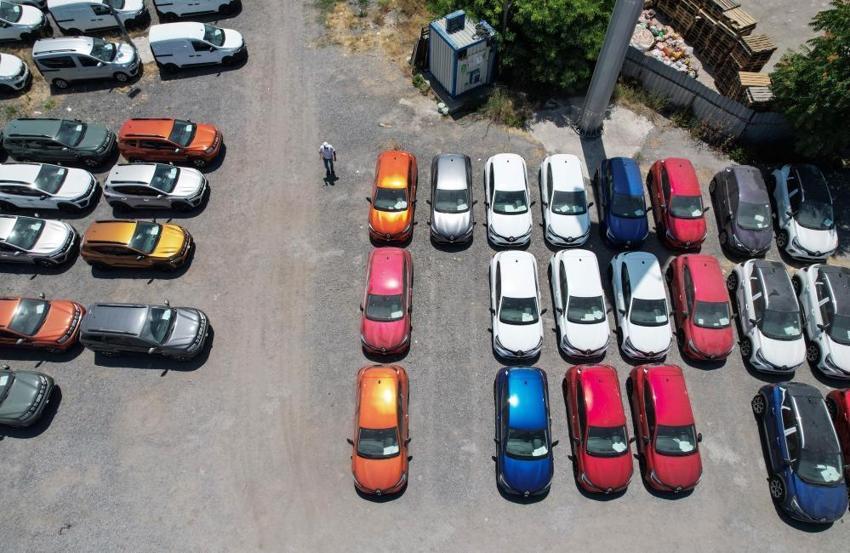 İstanbul'daki sıfır araba stokçuları görüntülendi! Ormana bile saklamışlar