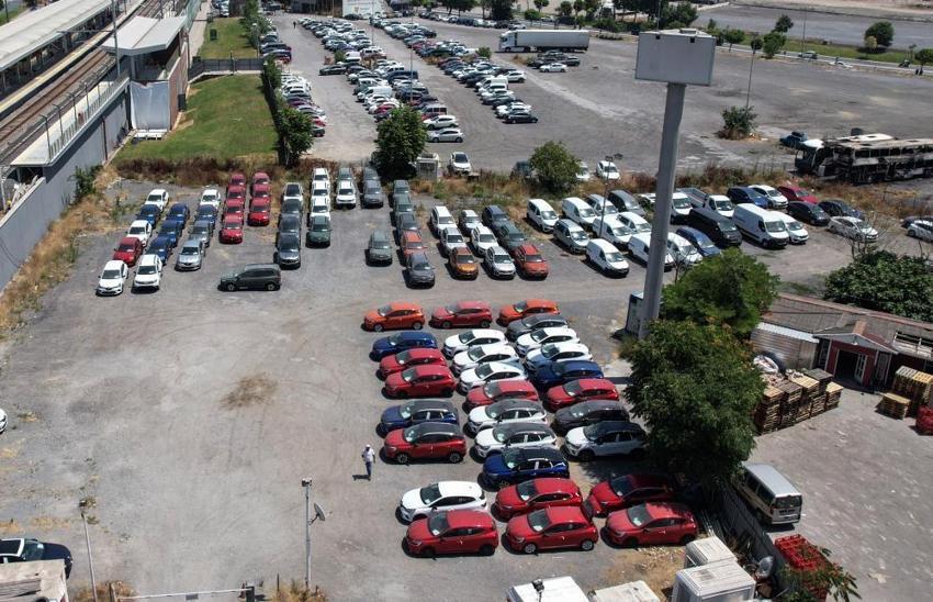 İstanbul'daki sıfır araba stokçuları görüntülendi! Ormana bile saklamışlar