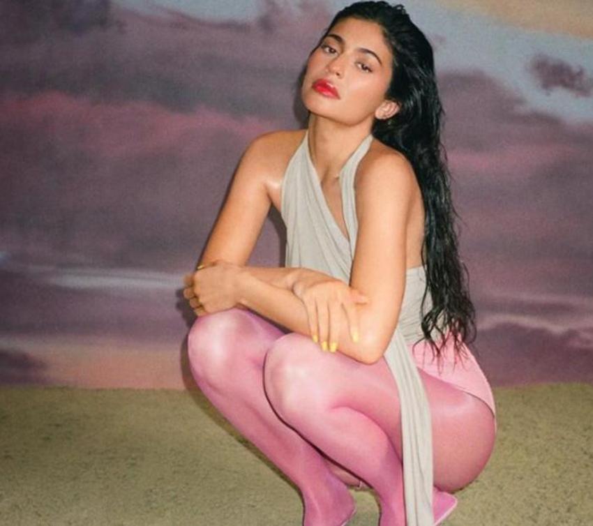 Kylie Jenner'dan iddialara yalanlama geldi: Kendimi hep sevdim!