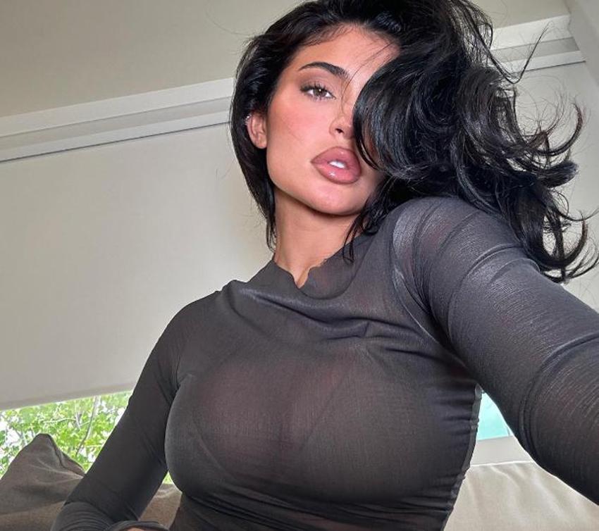 Kylie Jenner'dan iddialara yalanlama geldi: Kendimi hep sevdim!