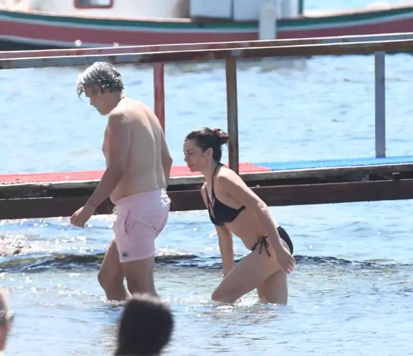 Gökçe Bahadır ve Emir Ersoy'un mütevazı tatili! Deniz molası verdiler