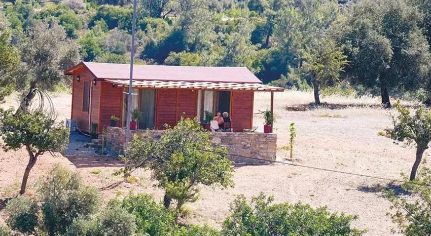 Gökçe Bahadır ve Emir Ersoy'un mütevazı tatili! Deniz molası verdiler