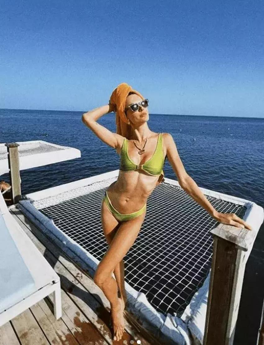 Alessandra Ambrosio pozlarıyla büyüledi!